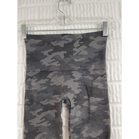 Spanx Leggings Small Camo Gray Look At Me Now Seamless Cropped - Picture 4 of 11